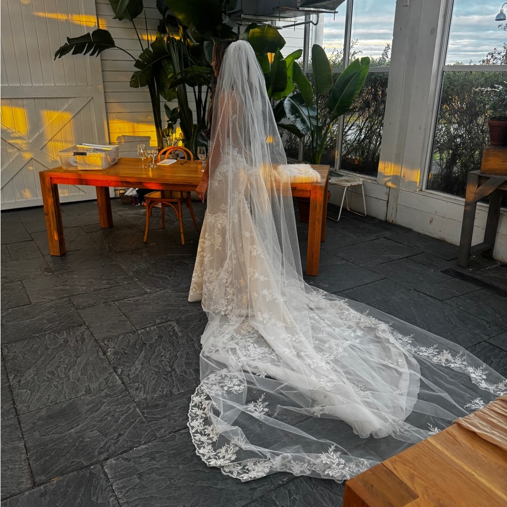 Elegant Berta cathedral Veil - Picture 6 of 6